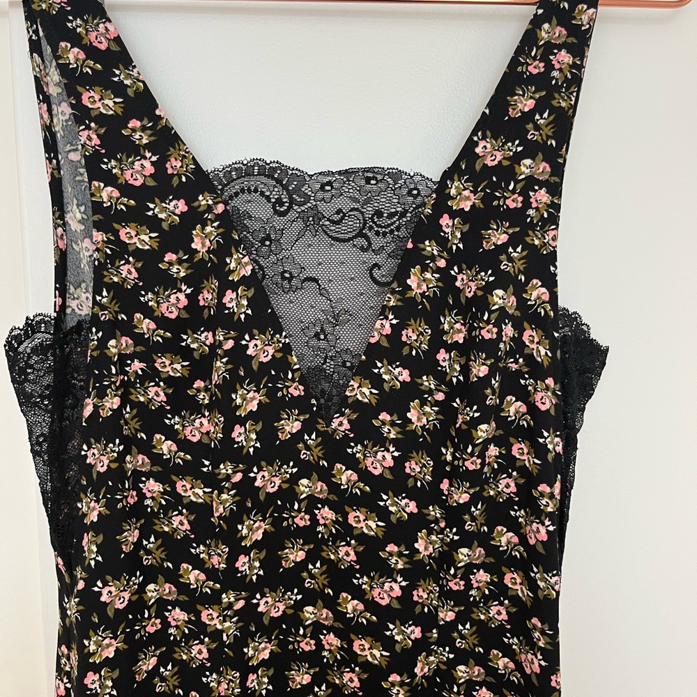 H&M | Floral Midi Dress w/Lace Detail | Size 4 | Black